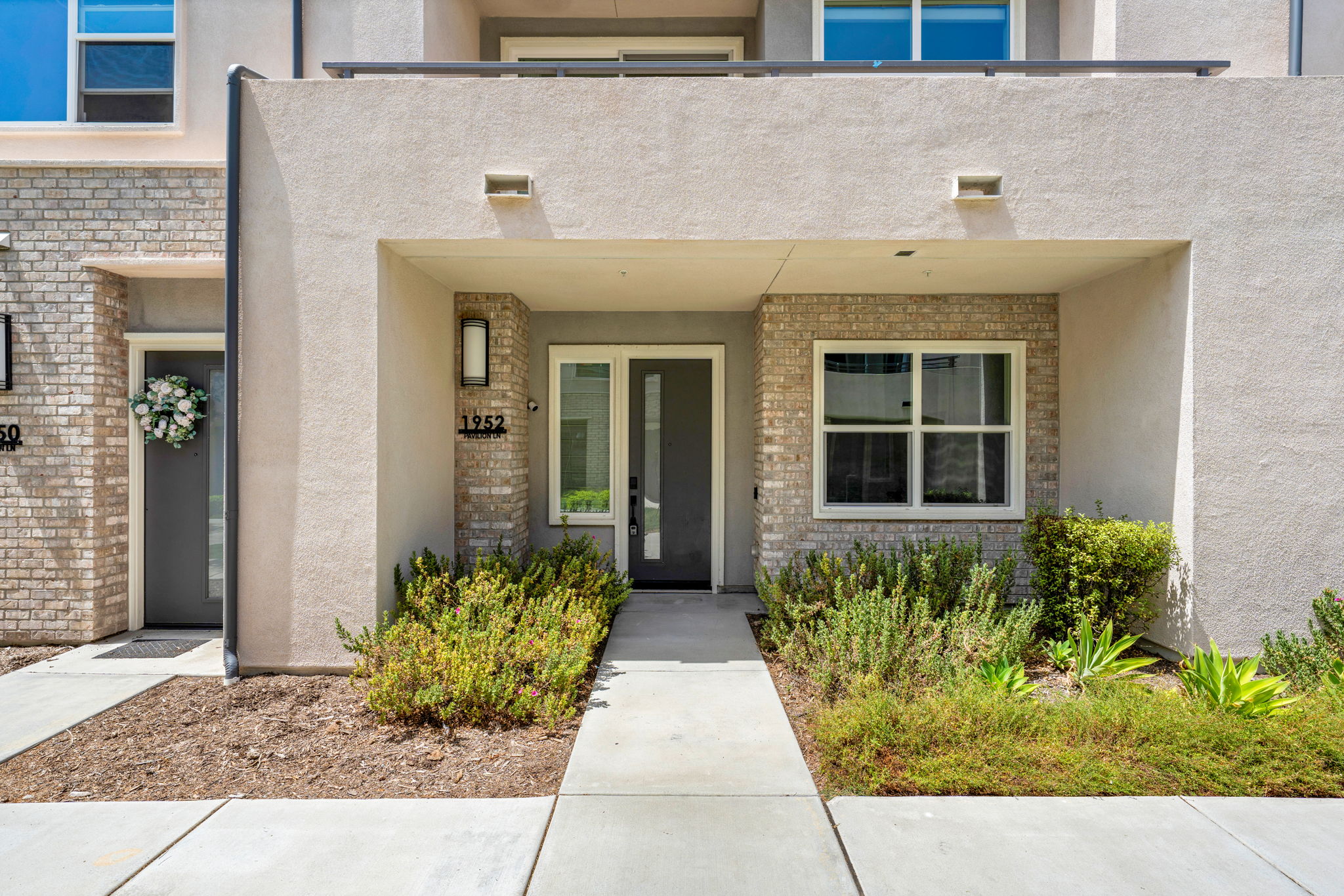 Modern and Sophisticated Entry