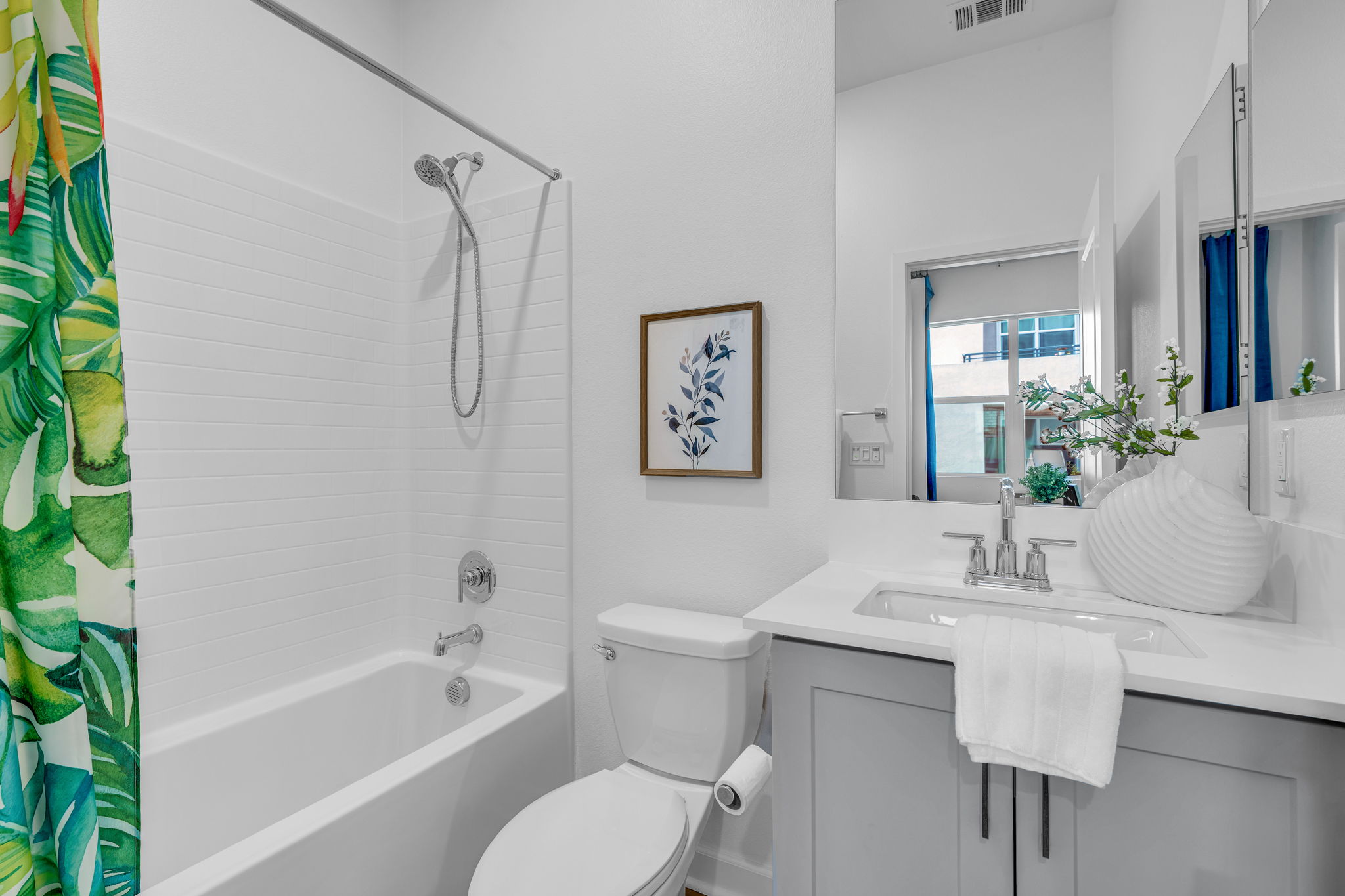 Full Downstairs Bathroom