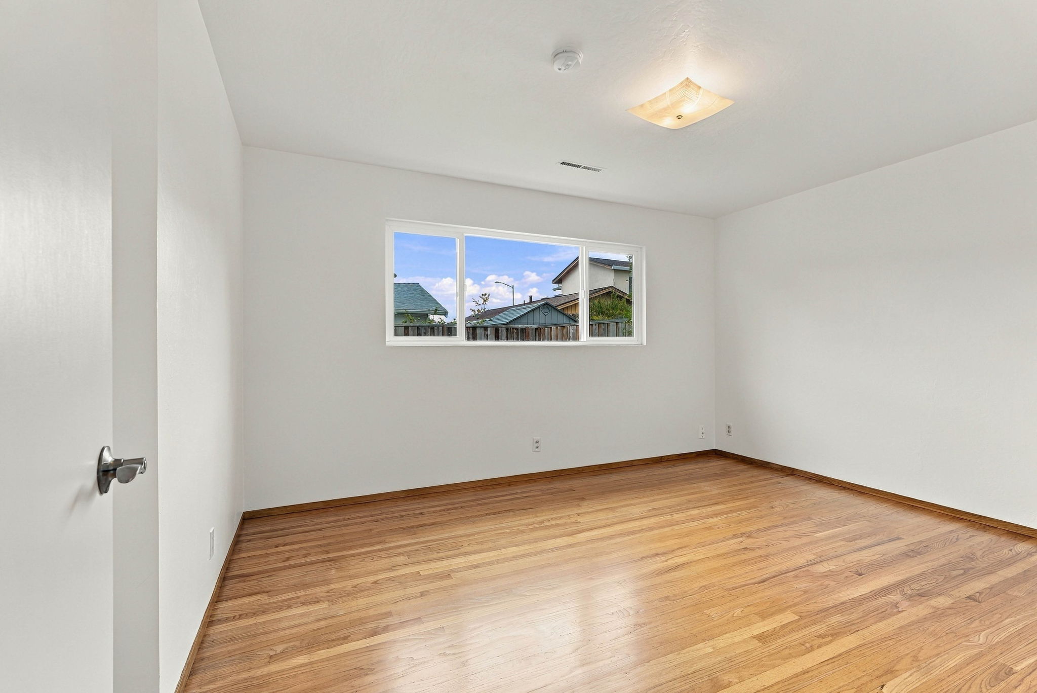 027_F8_1952 Sandcreek Way