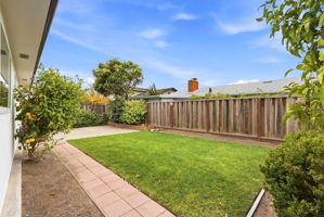 039_F8_1952 Sandcreek Way