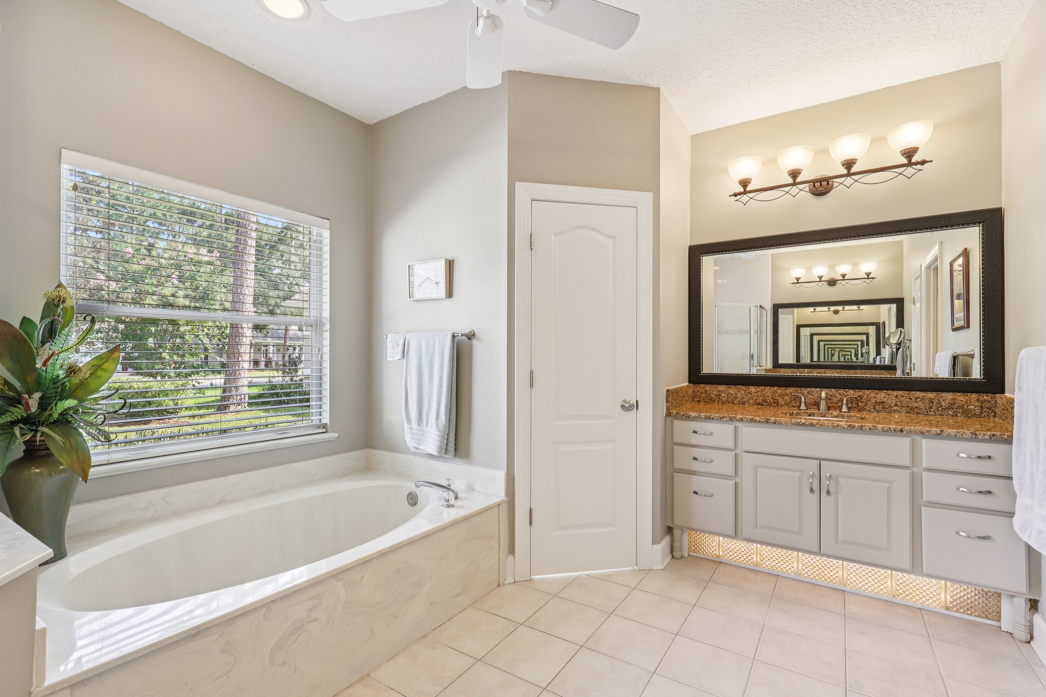 Woodlake Dr-S1209-039.jpg