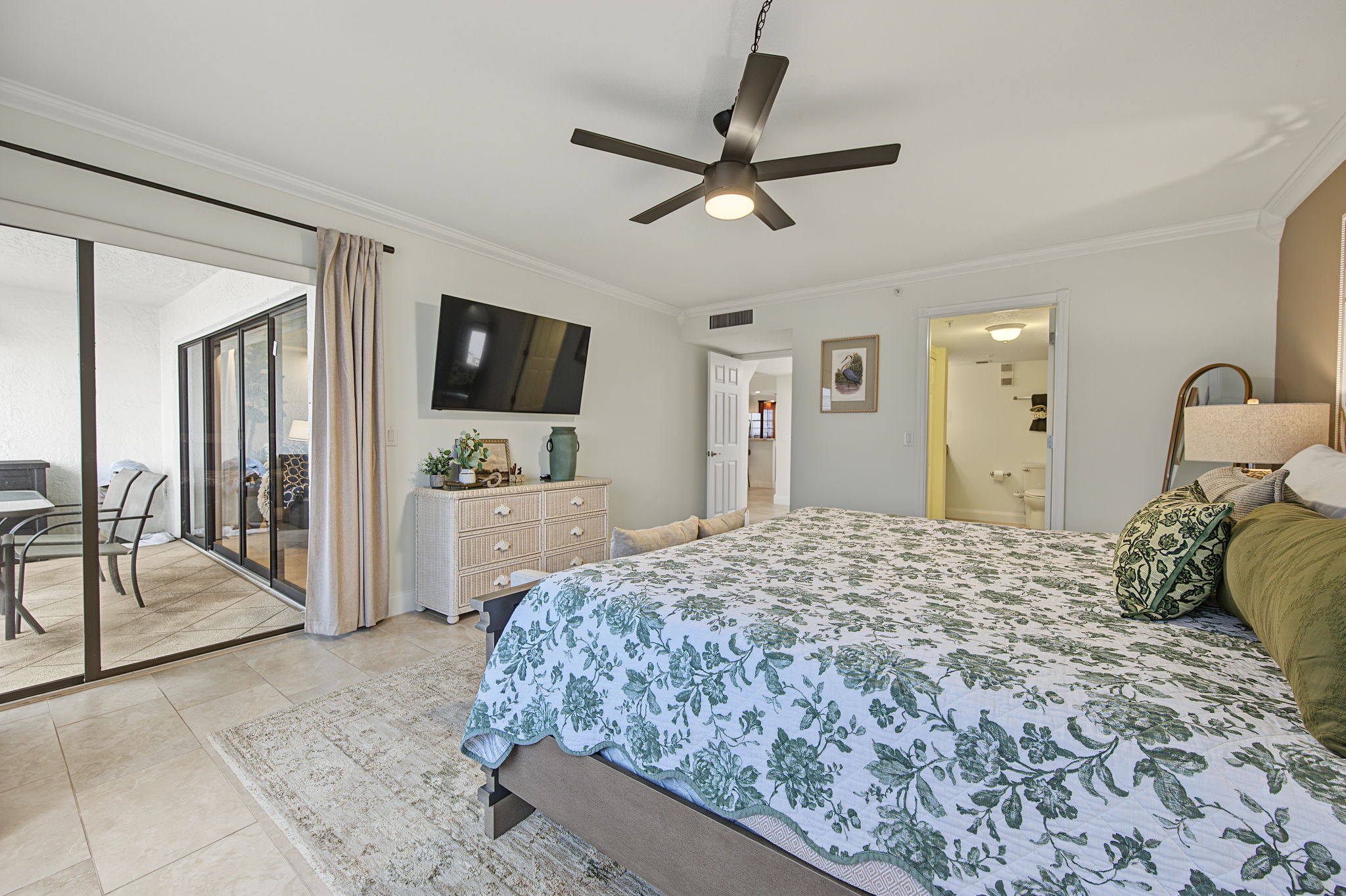 Primary Bedroom1b