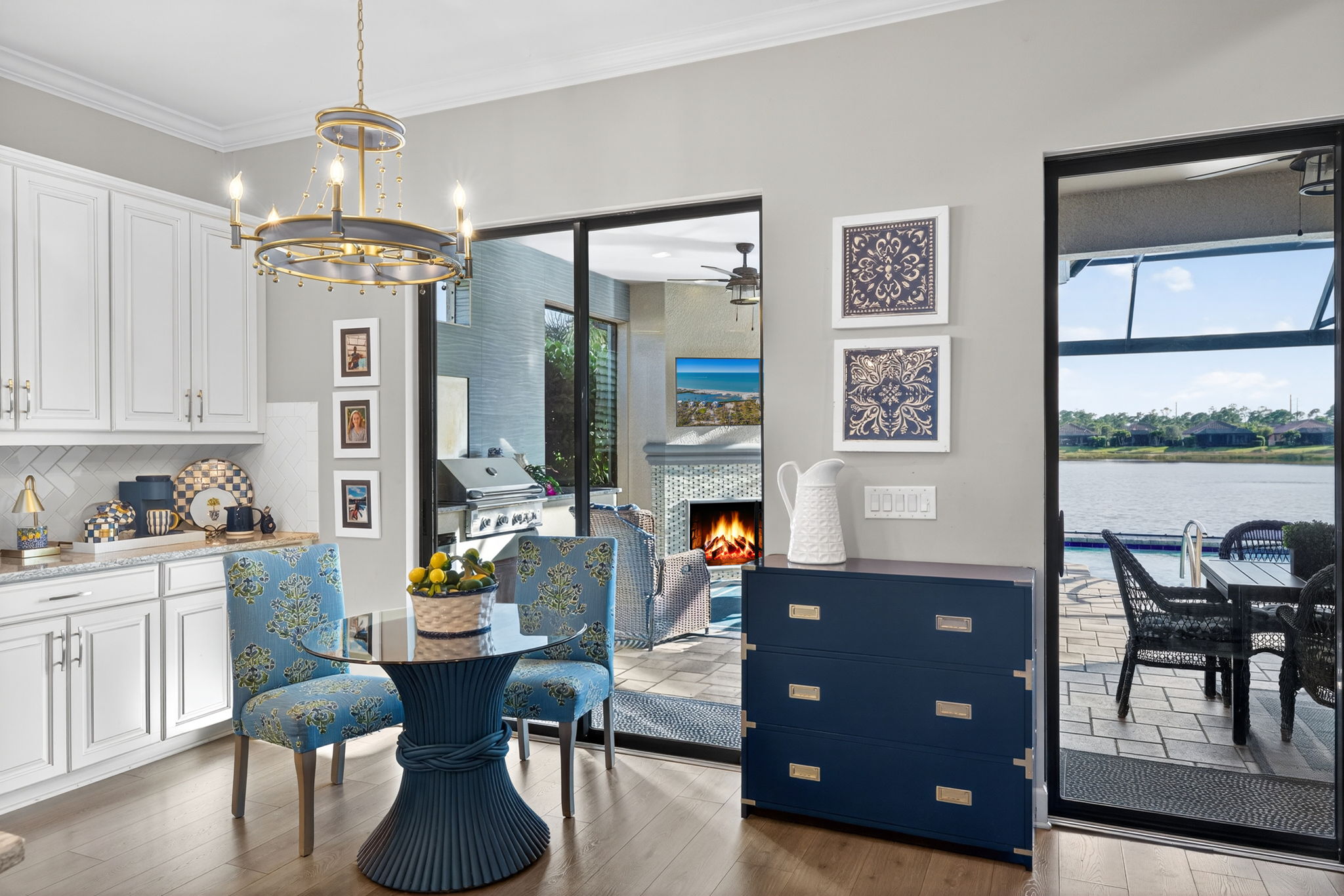 Breakfast Nook 1 of 2