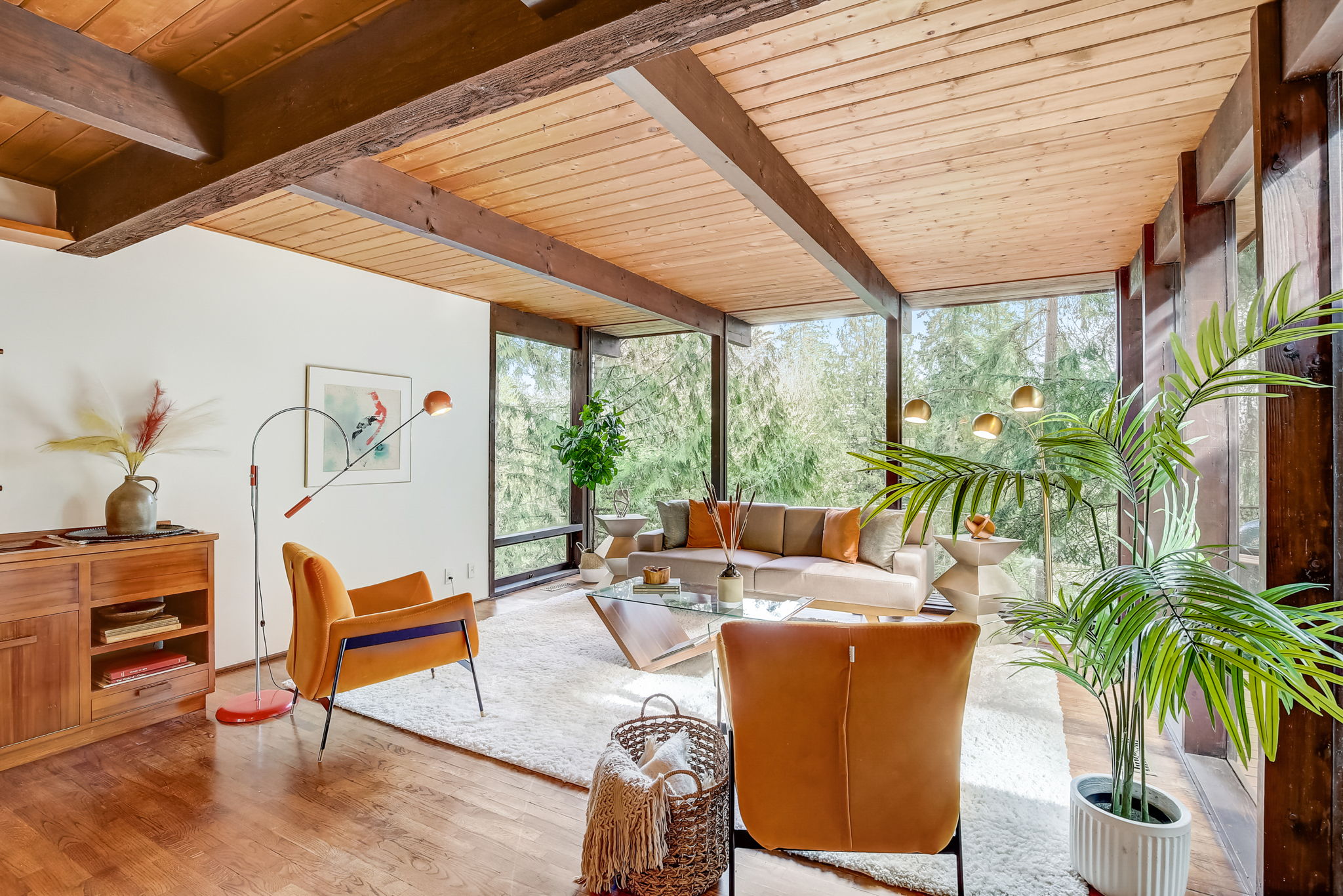 Another angel of amazing living space with natural light