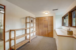 3rd bedroom with cloet view