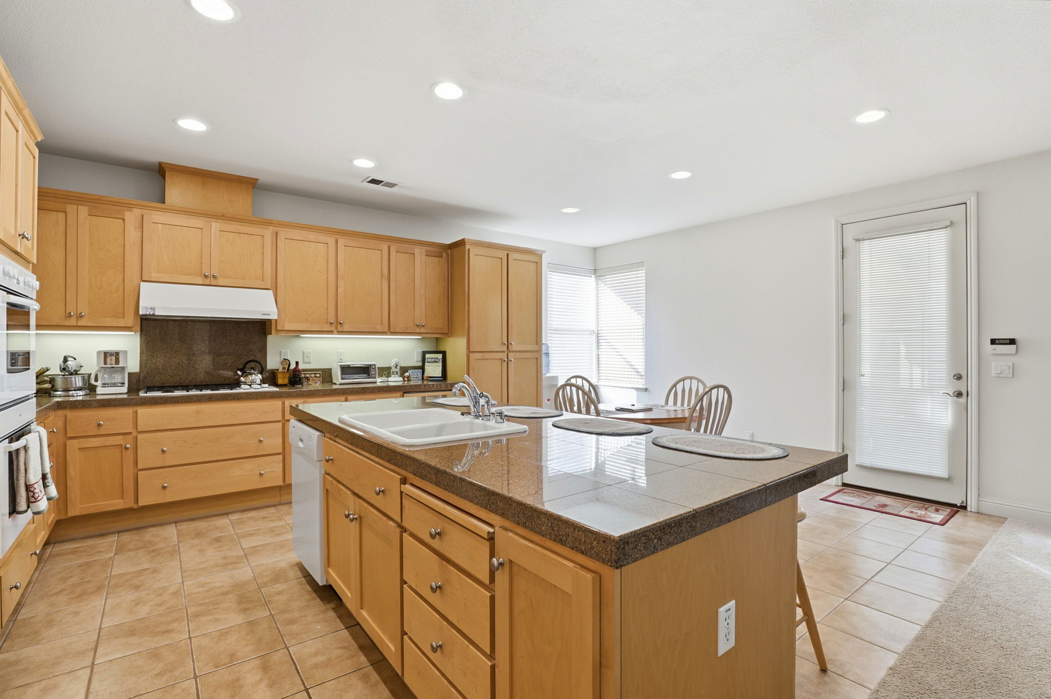 011_f8_1955 Domaine Dr