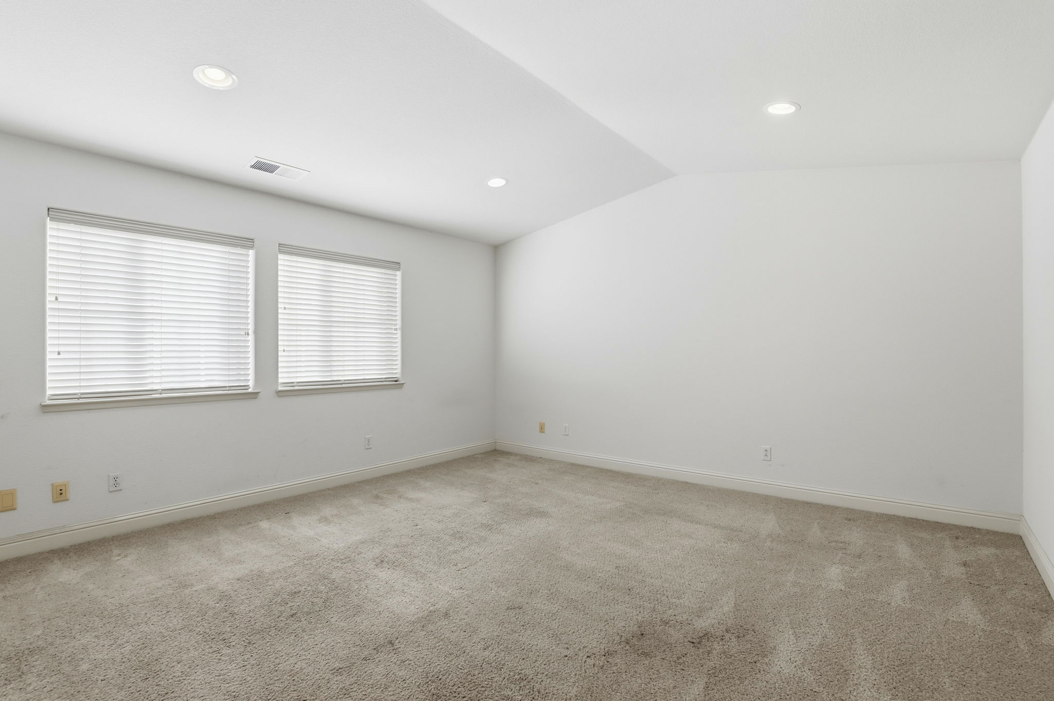 020_f8_1955 Domaine Dr