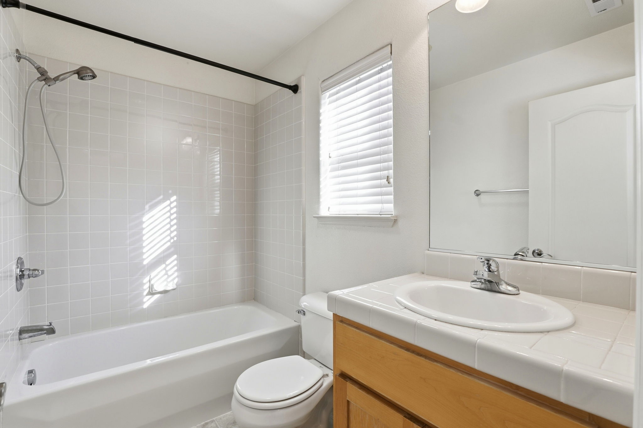 038_f8_1955 Domaine Dr