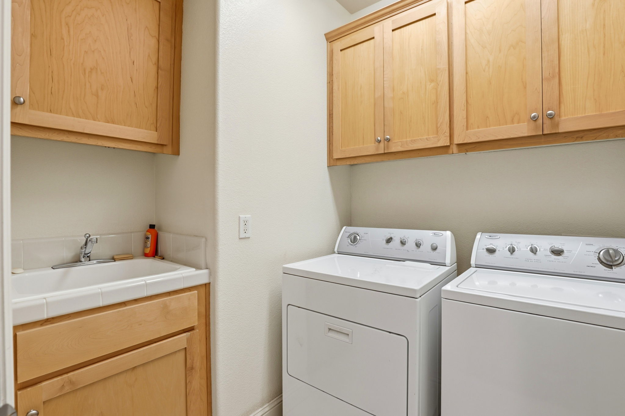 039_f8_1955 Domaine Dr