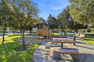 050_f8_1955 Domaine Dr