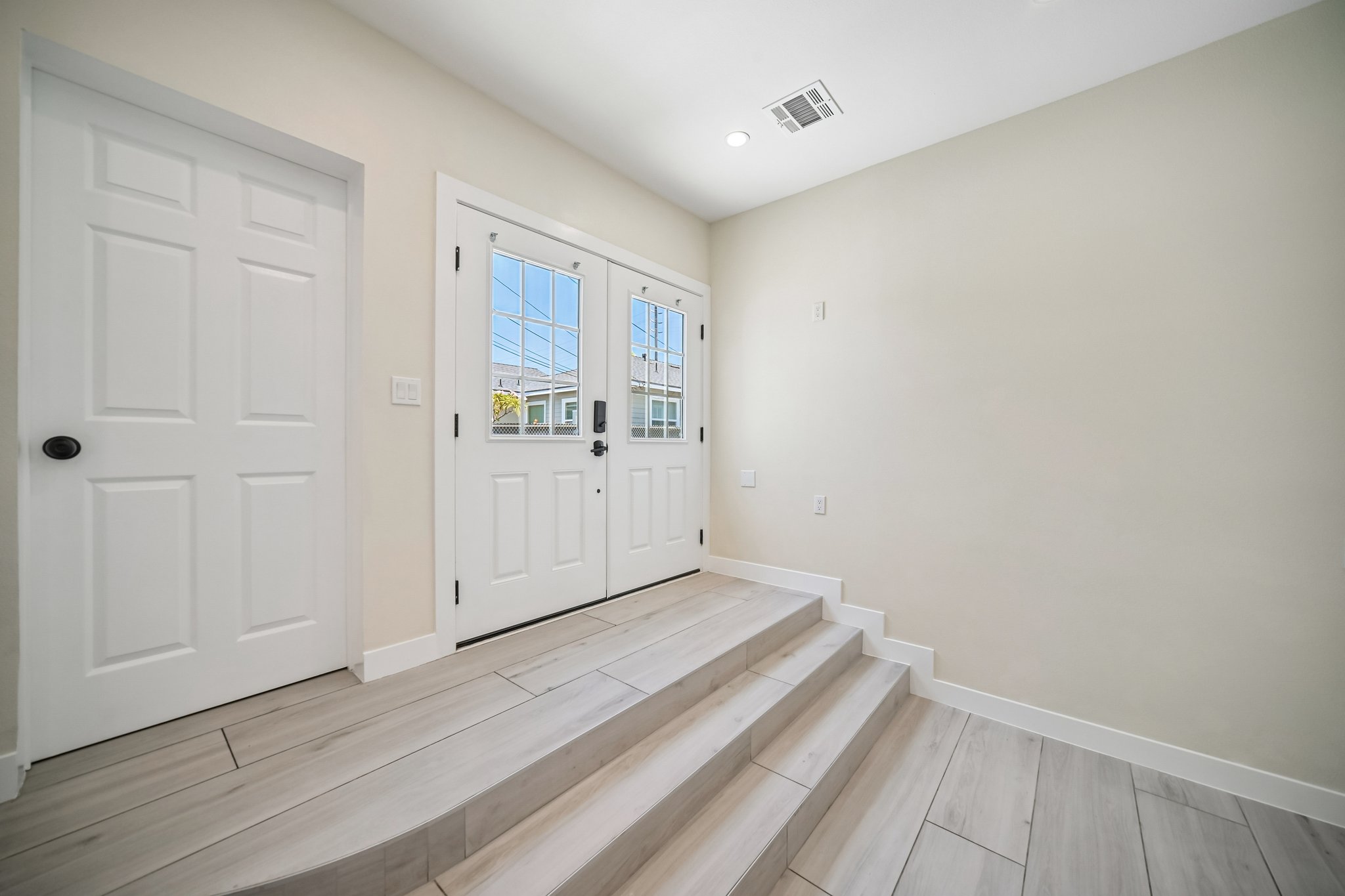 N Ontario St unit 101-S1707-003.jpg