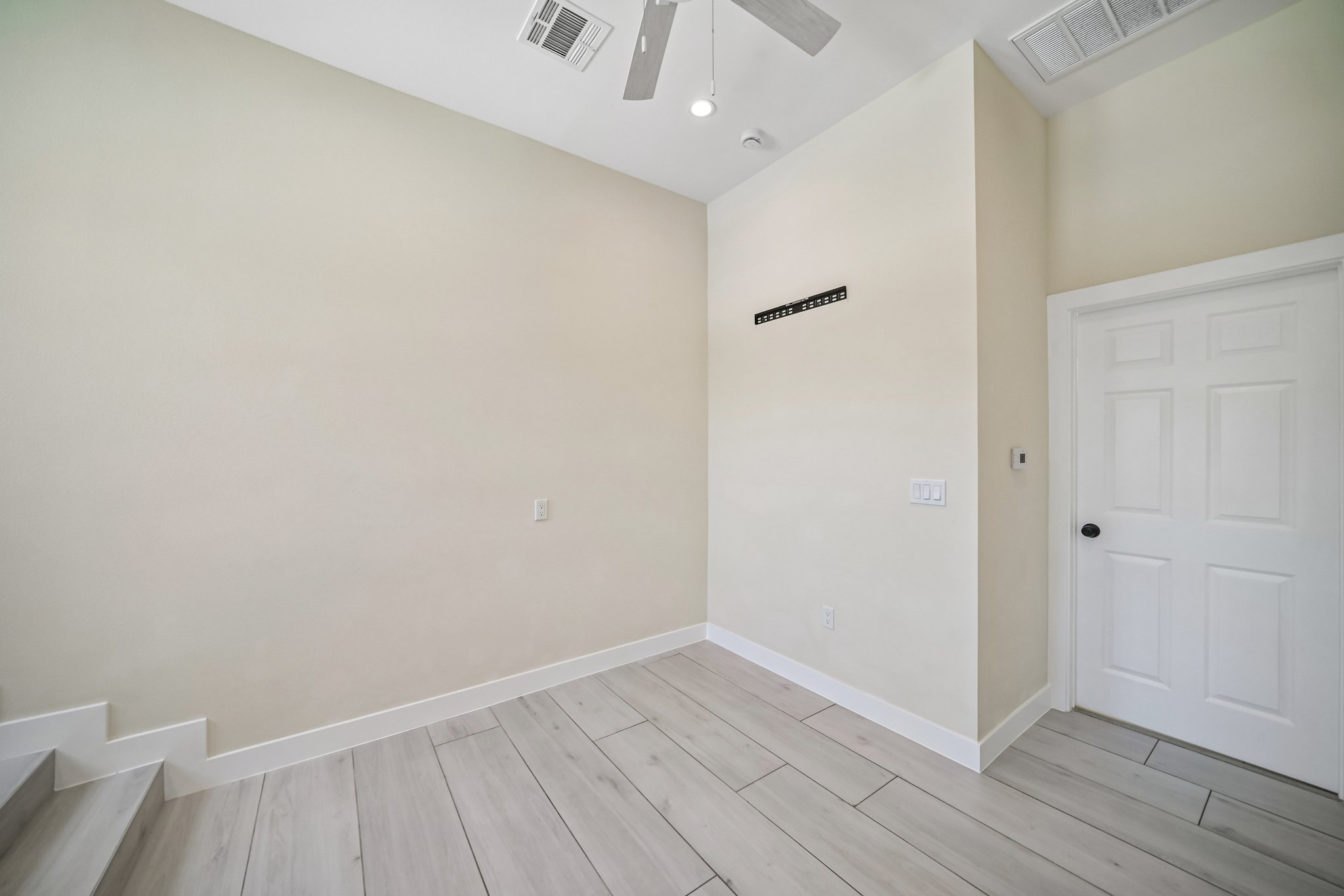 N Ontario St unit 101-S1707-004.jpg