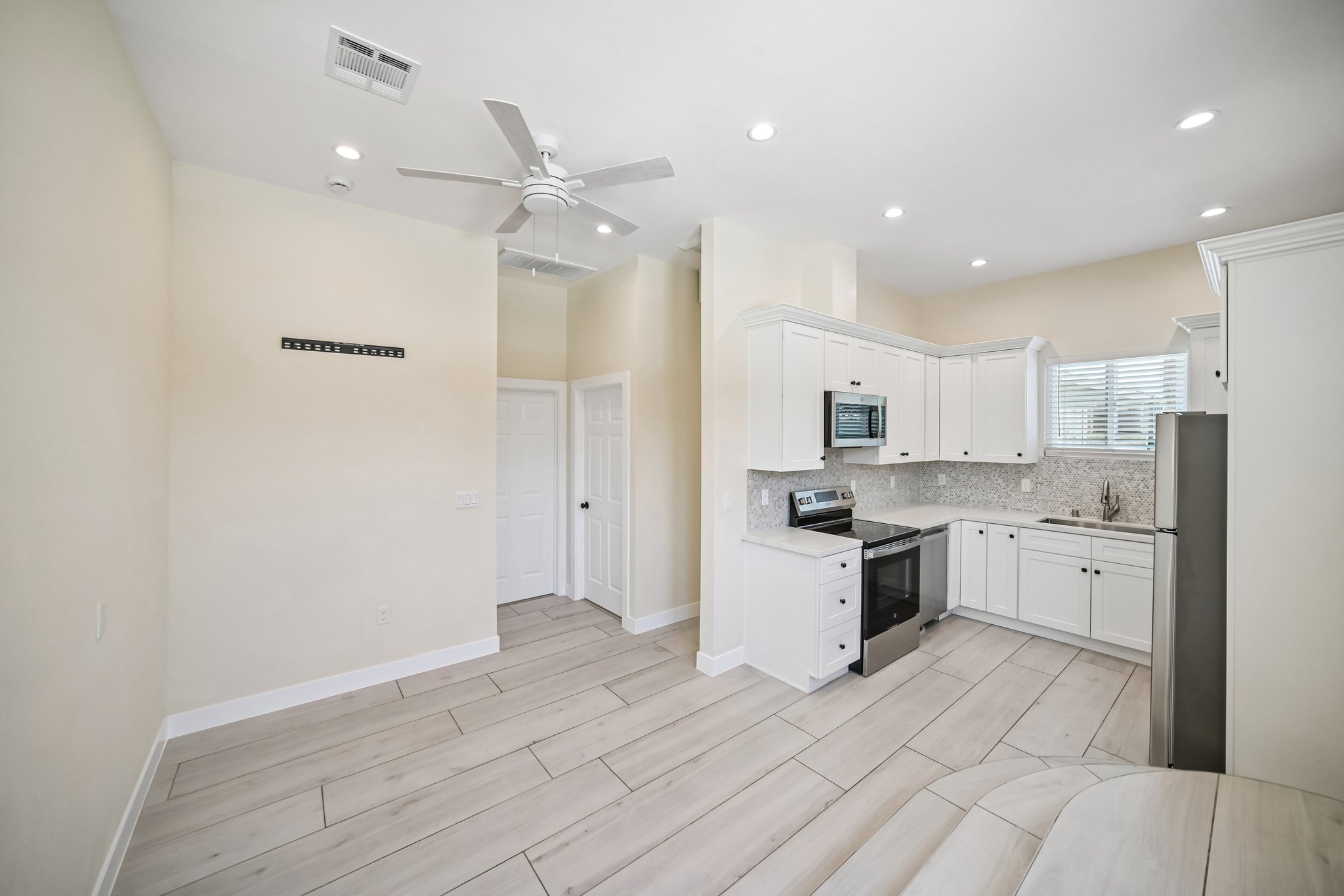 N Ontario St unit 101-S1707-005.jpg