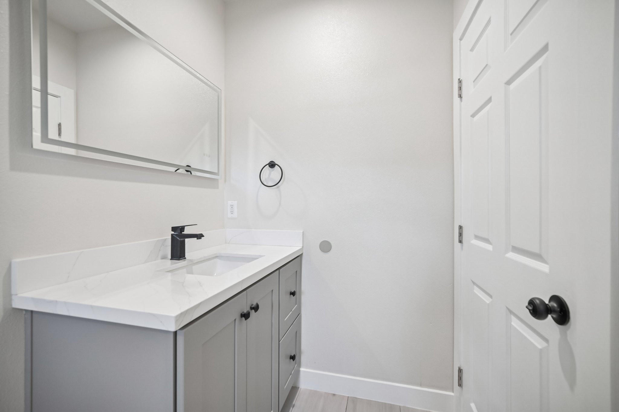 N Ontario St unit 101-S1707-014.jpg