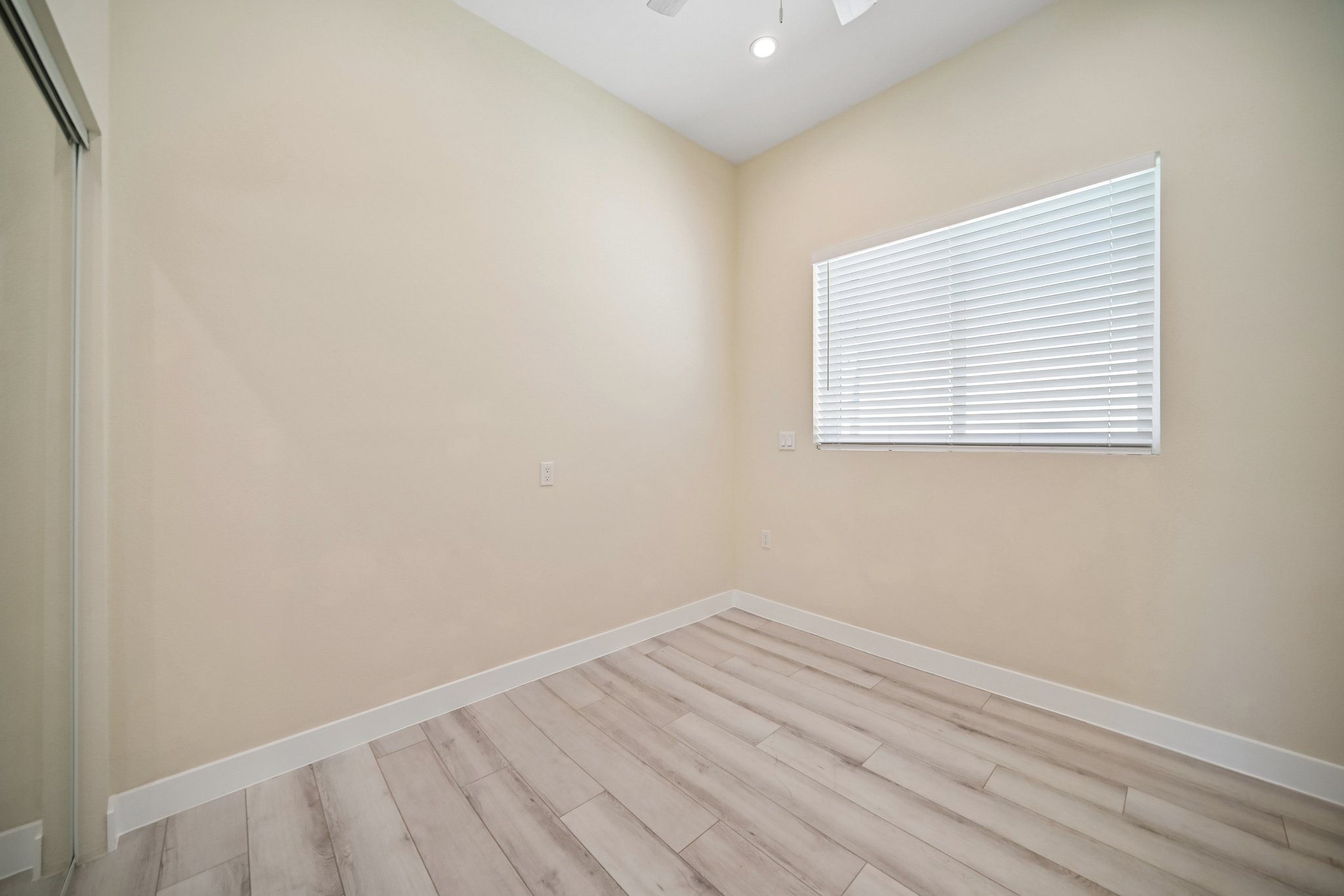 N Ontario St unit 101-S1707-015.jpg