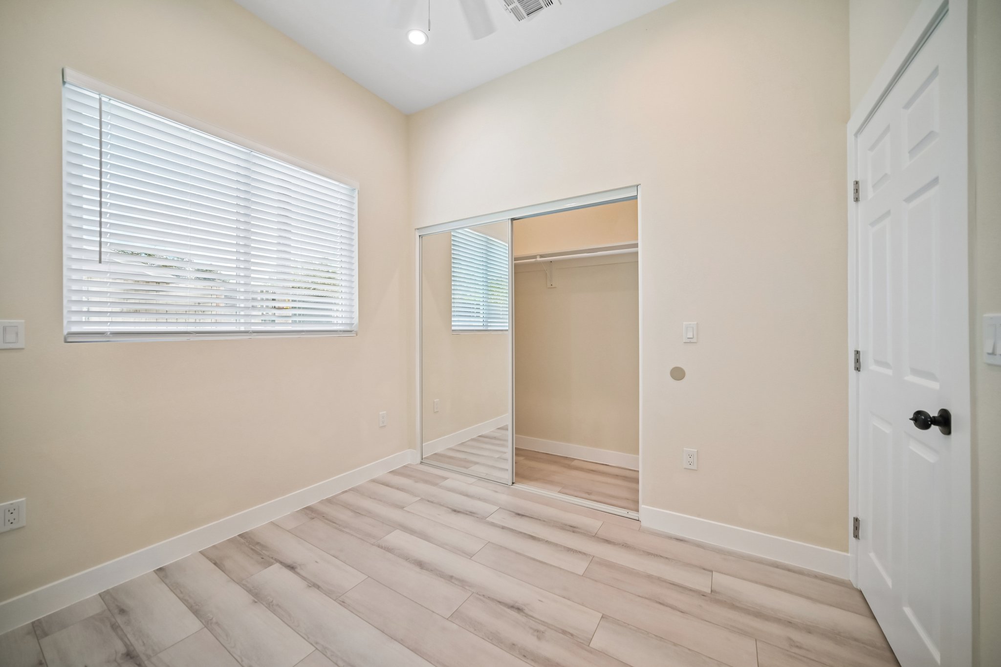 N Ontario St unit 101-S1707-019.jpg