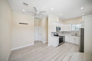 N Ontario St unit 101-S1707-005.jpg