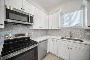 N Ontario St unit 101-S1707-008.jpg