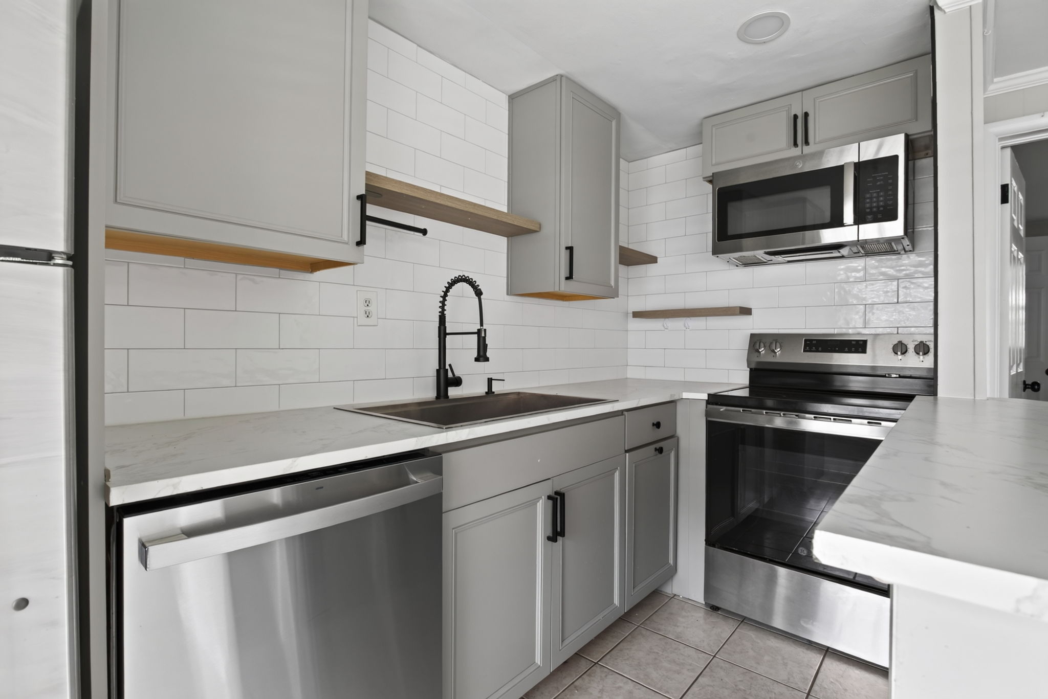 Kitchen-UNIT E