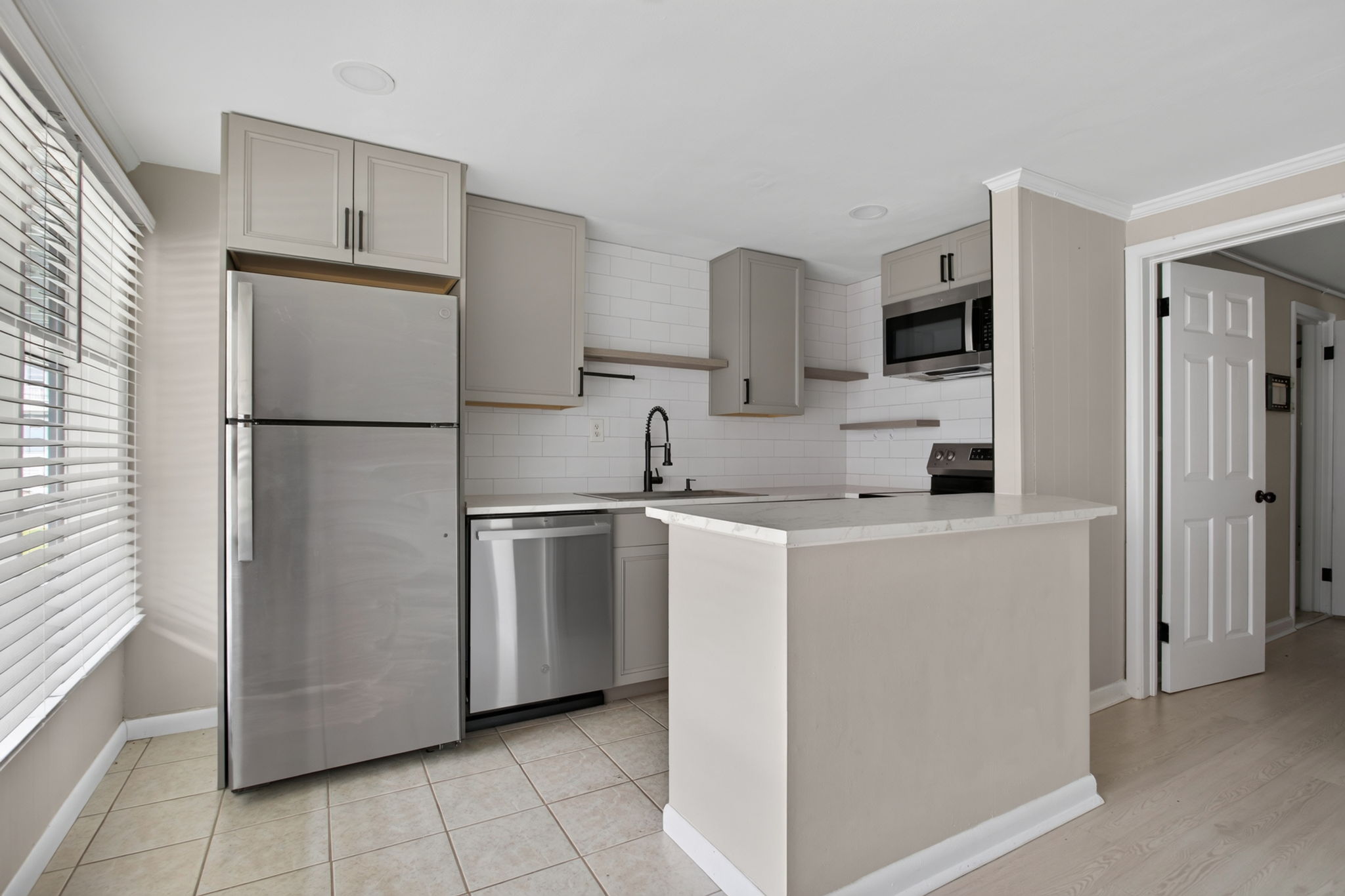 Kitchen-UNIT E