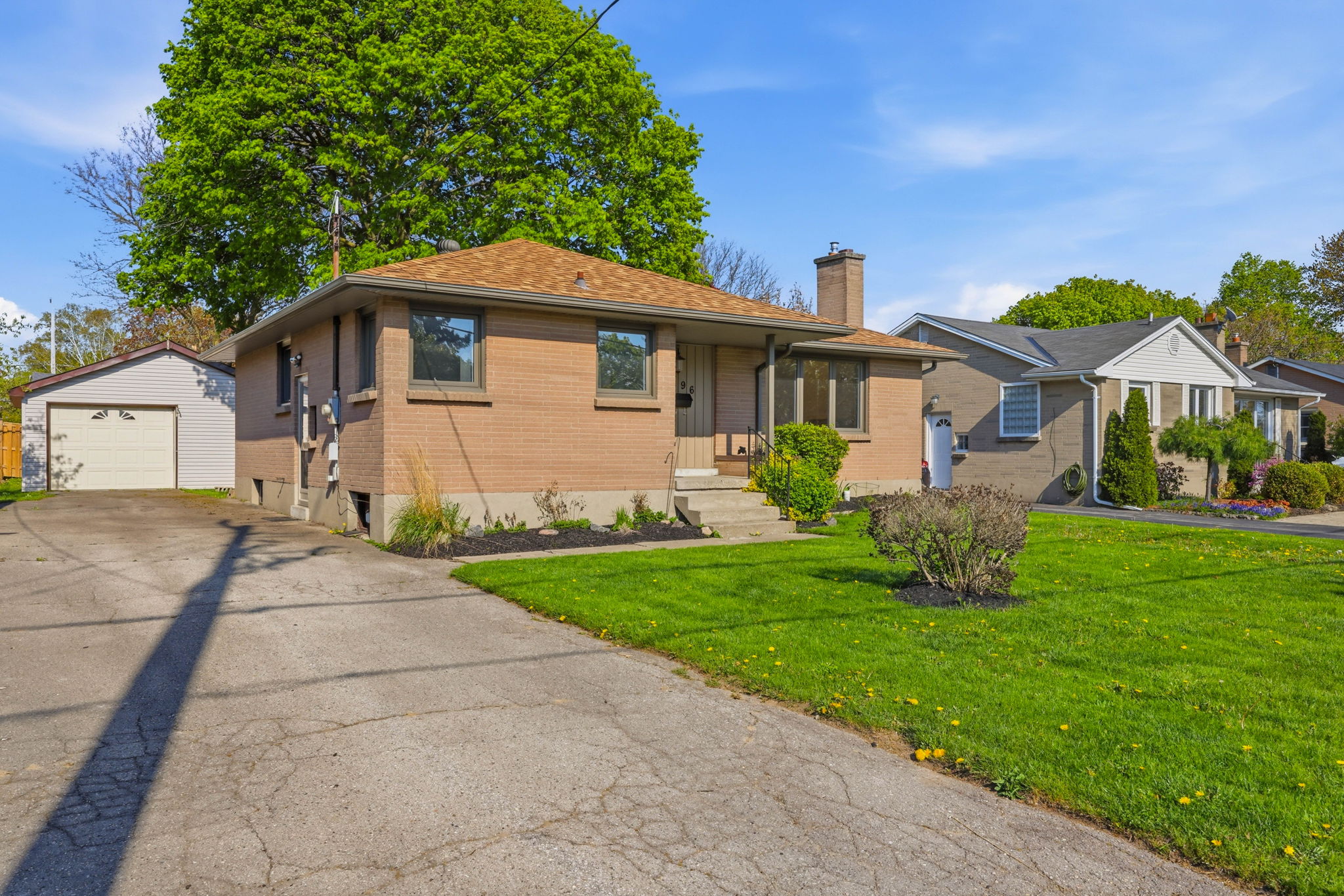 196 Dawn Dr — Front of Home