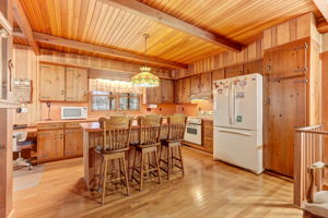 Kitchen/Breakfast Bar