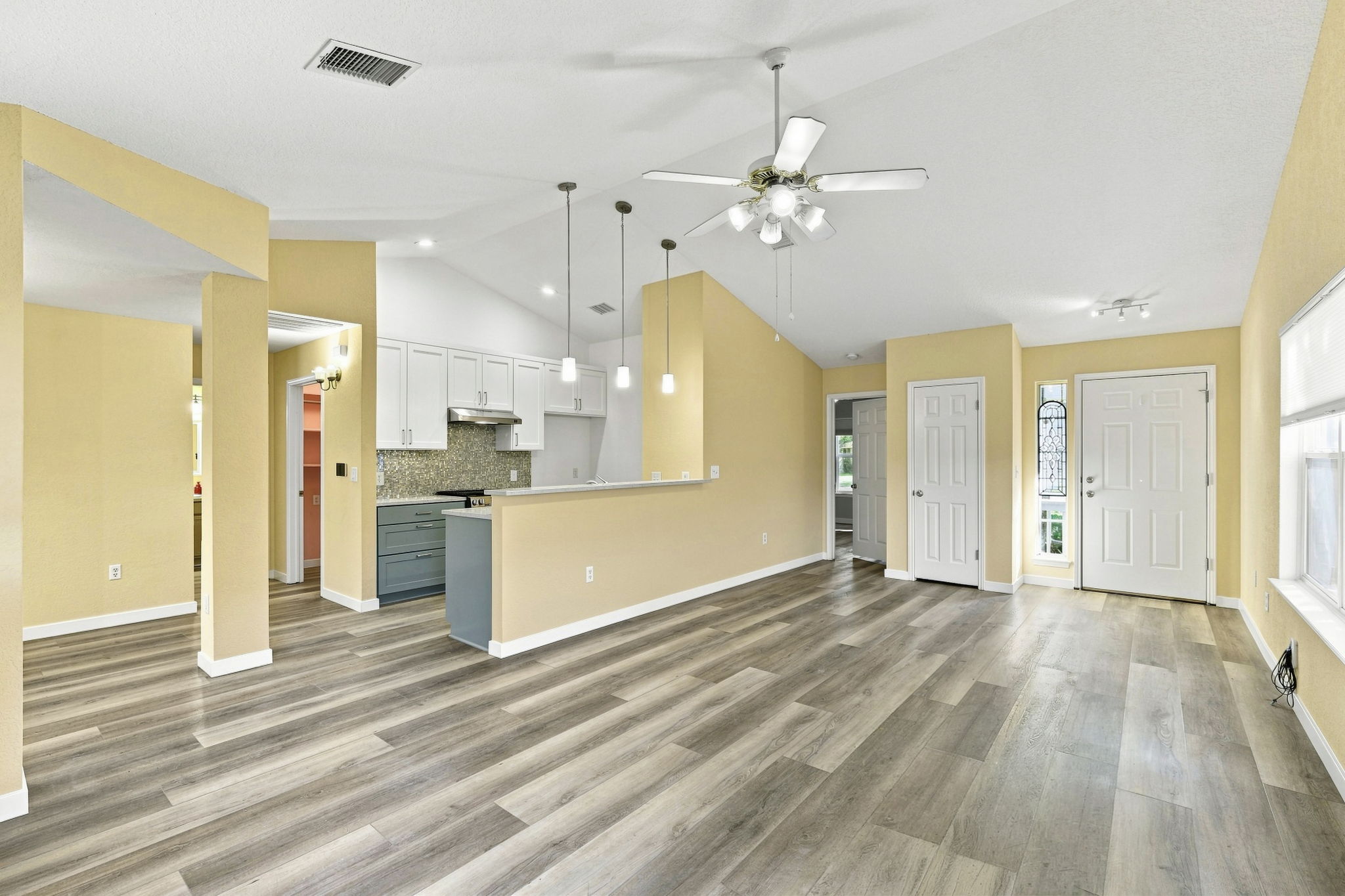 Living Room/Kitchen