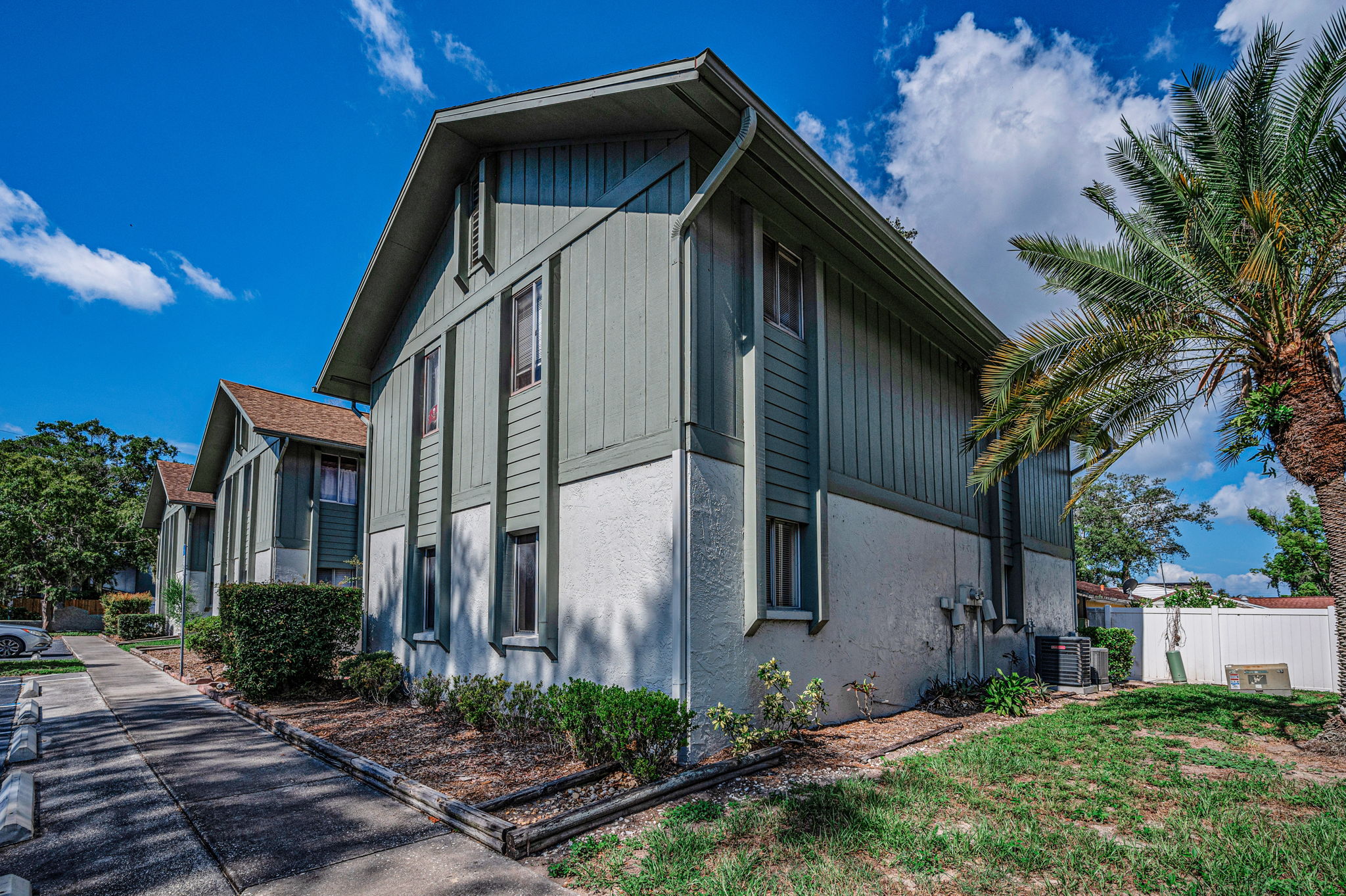 Front Exterior5