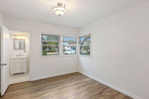  19608 Hamlin St, Los Angeles, CA 91335, US Photo 22