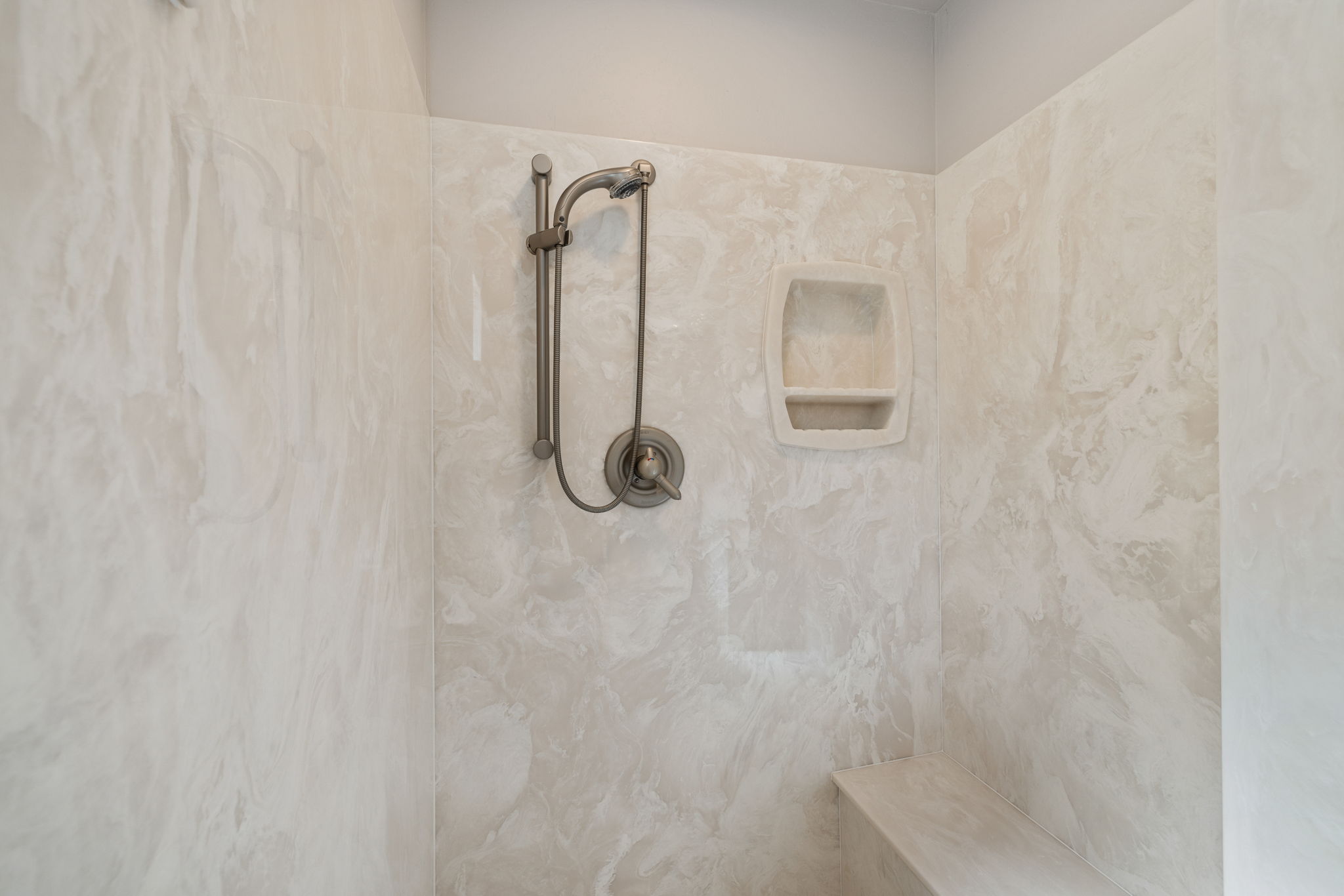 Primary Bathroom (3)