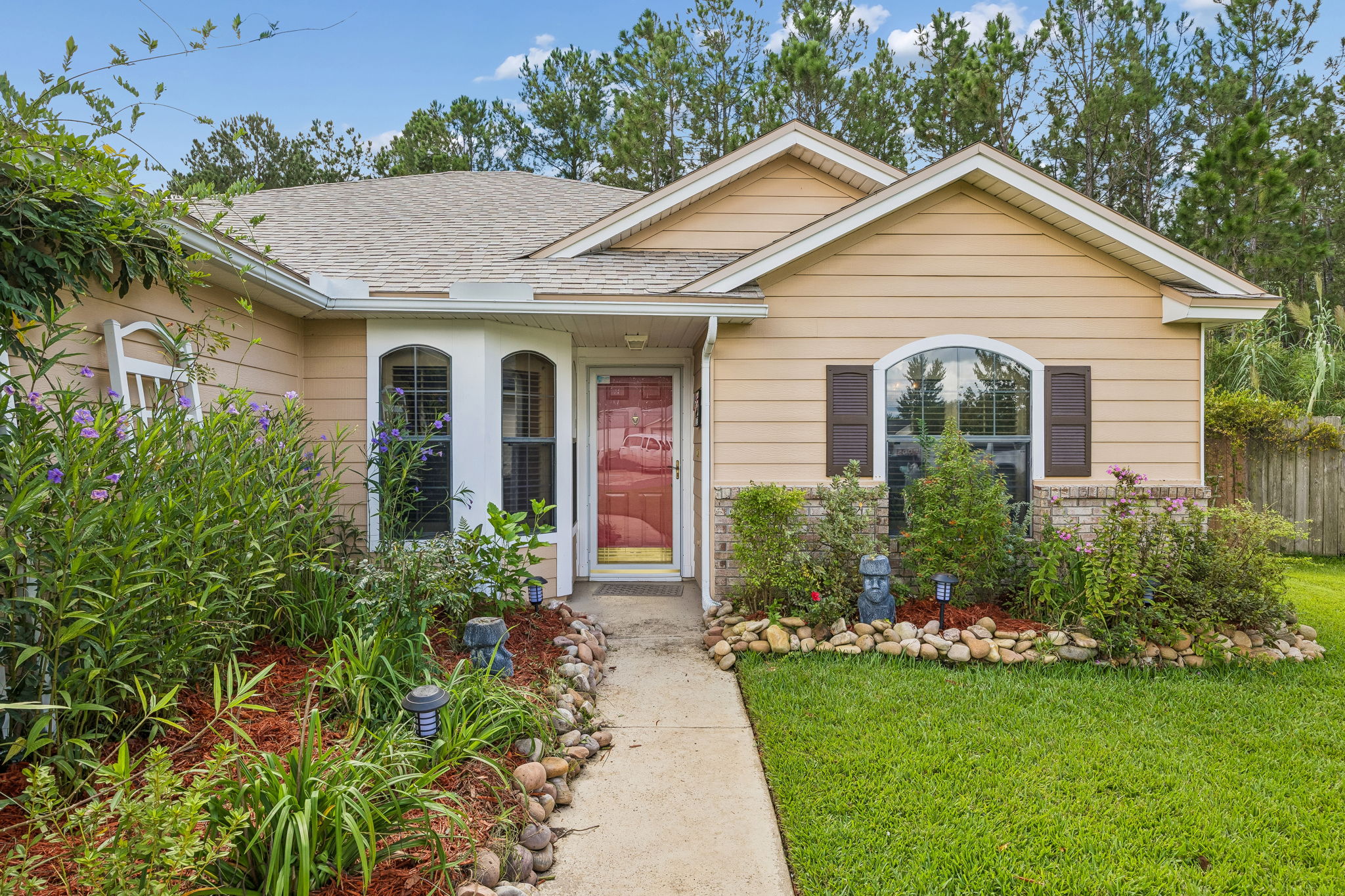 Welcome to 1963 Hunters Trace Cir