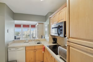 S Ocean Dr 16a-S0512-018.jpg