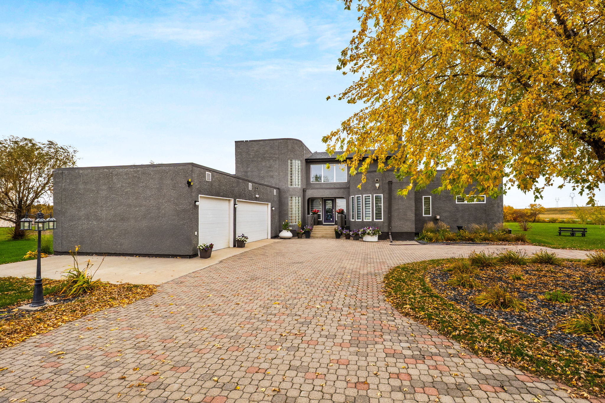 1965 St Anne's Rd, Winnipeg, MB R2N 4K2, Canada Photo 2