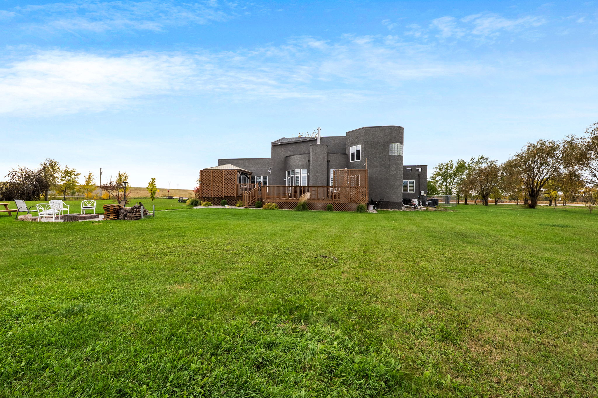 1965 St Anne's Rd, Winnipeg, MB R2N 4K2, Canada Photo 6