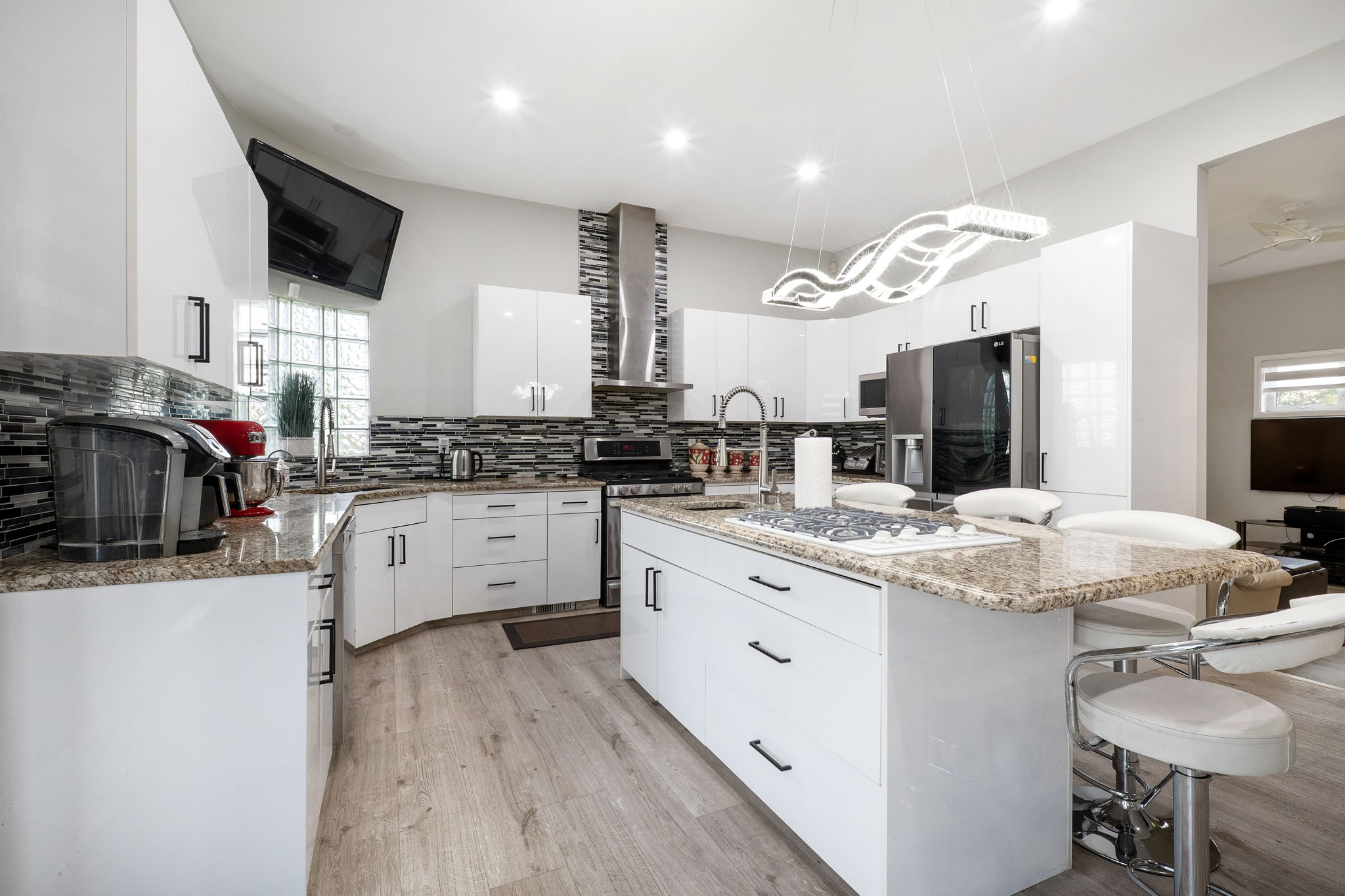 1965 St Anne's Rd, Winnipeg, MB R2N 4K2, Canada Photo 32