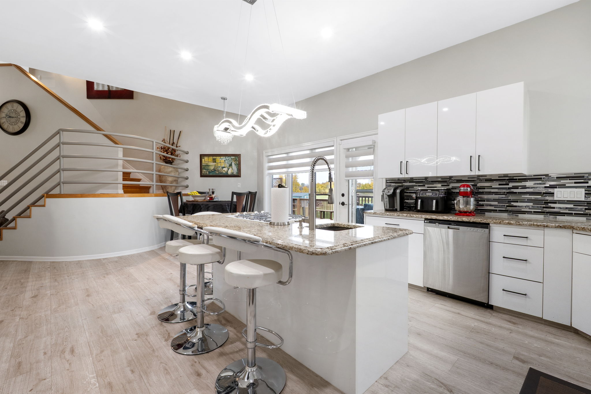 1965 St Anne's Rd, Winnipeg, MB R2N 4K2, Canada Photo 34