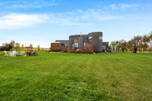 1965 St Anne's Rd, Winnipeg, MB R2N 4K2, Canada Photo 5