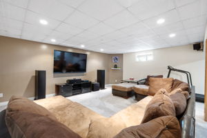 1965 St Anne's Rd, Winnipeg, MB R2N 4K2, Canada Photo 59
