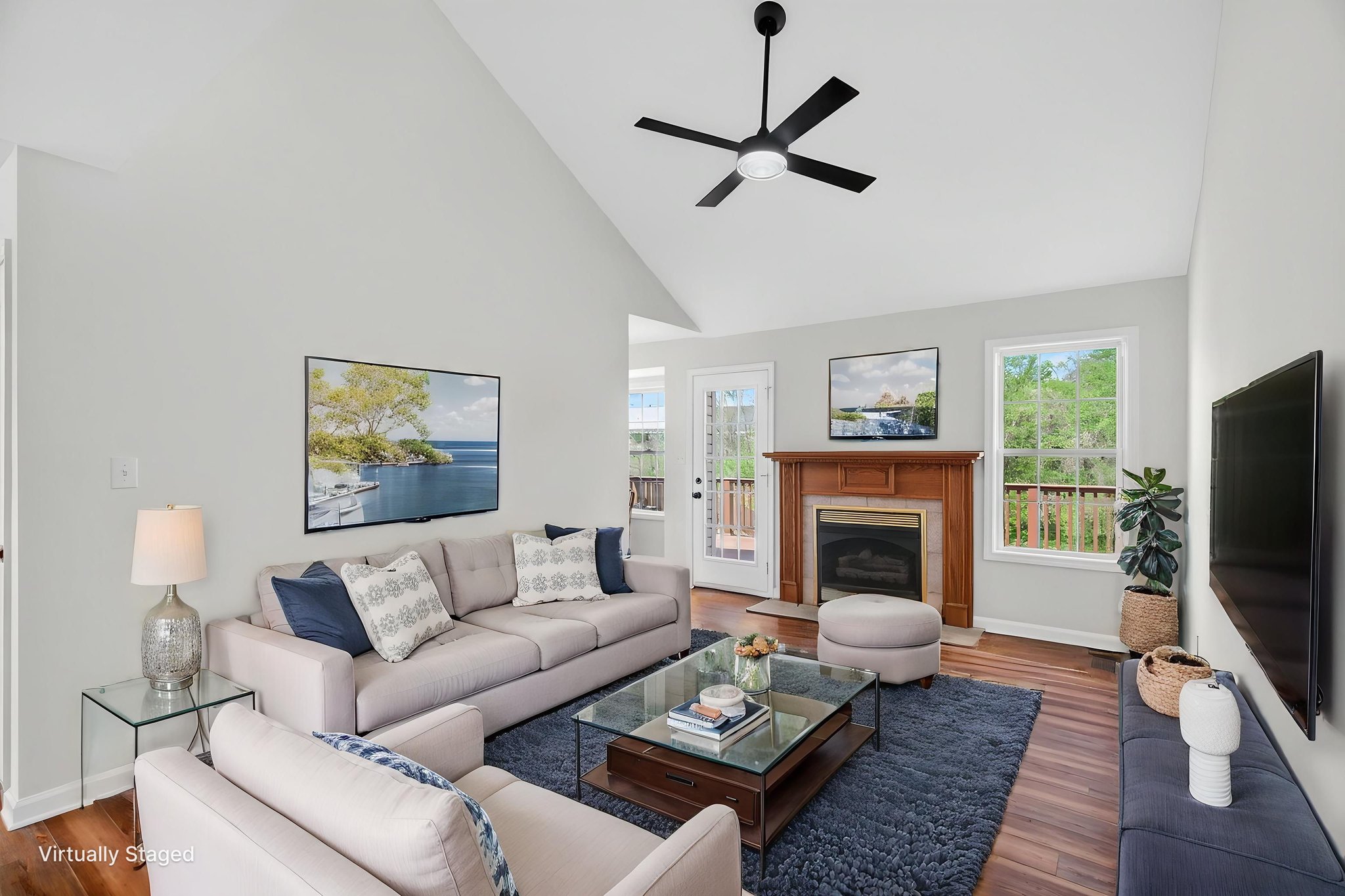 DSC02376 virtually staged.jpeg