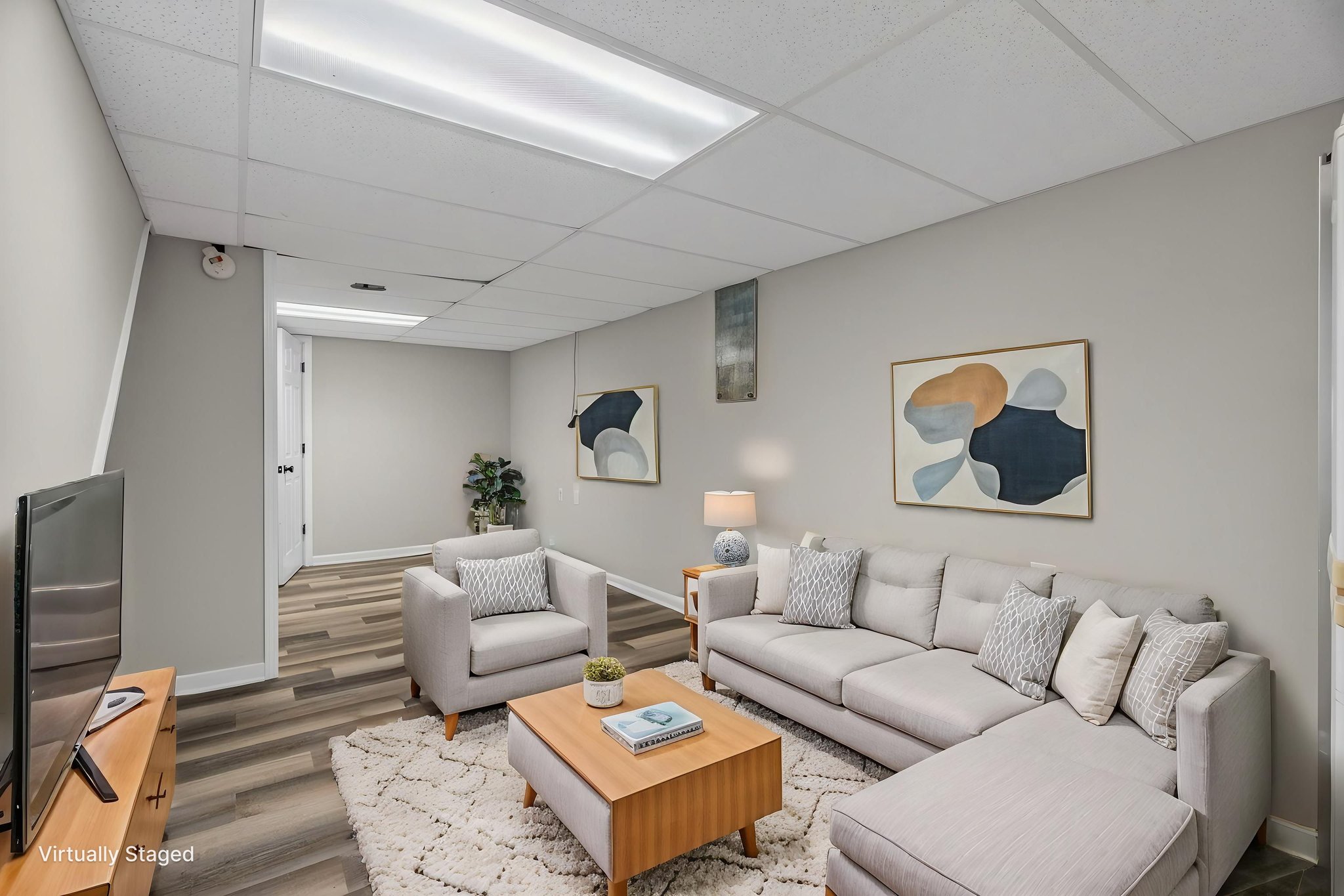 DSC02493 virtually staged.jpeg