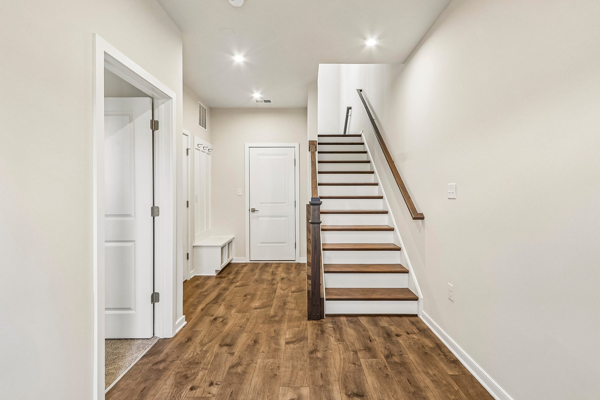 Sepia Sq-S2907-006.jpg