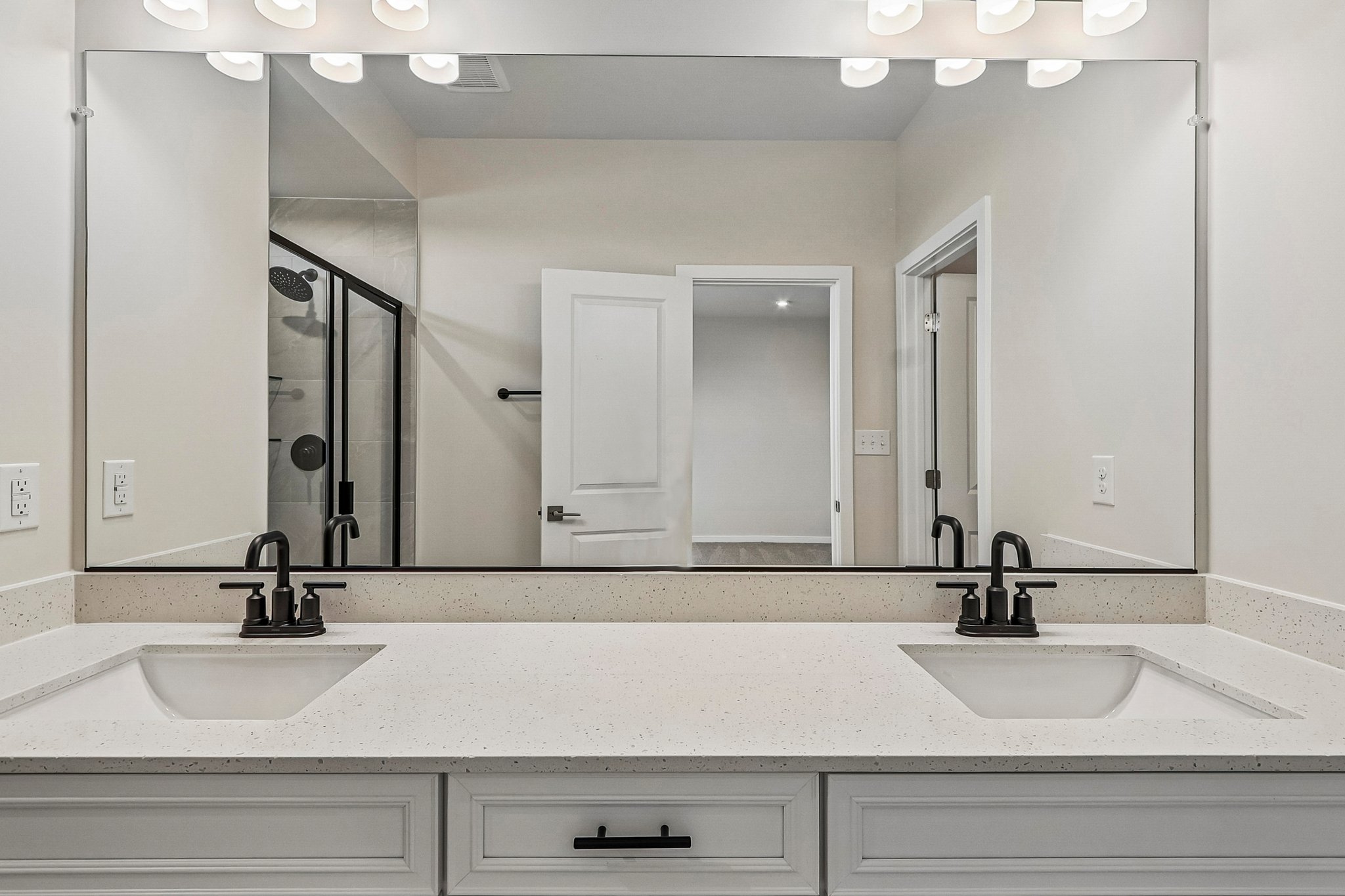 Sepia Sq-S2907-042.jpg