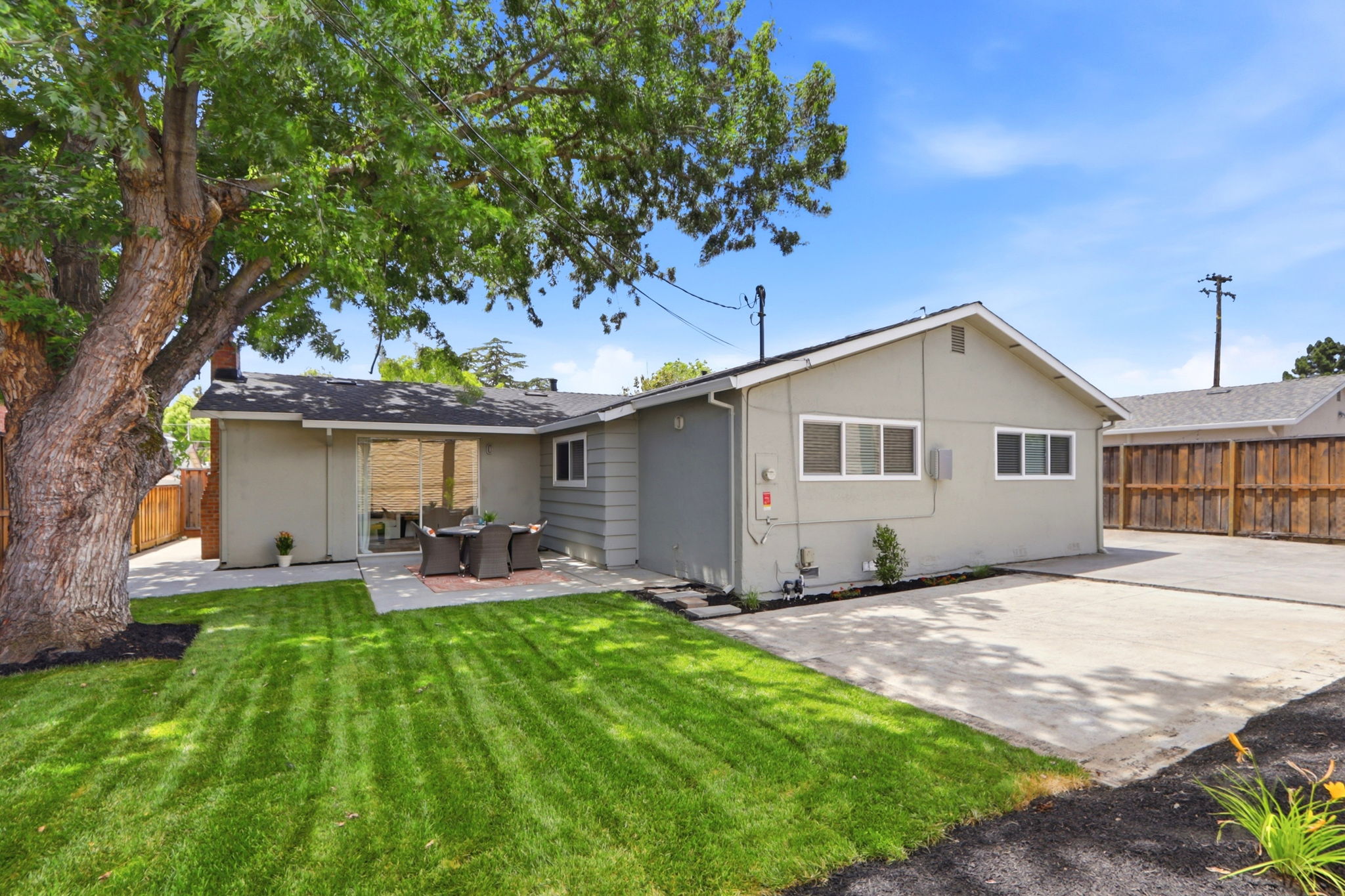 045_F8_19681 Drake Dr