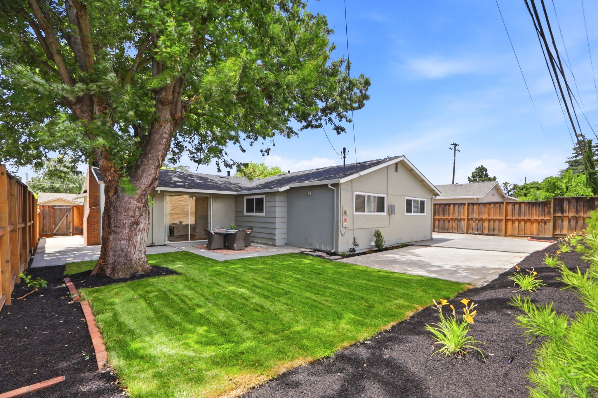 046_F8_19681 Drake Dr