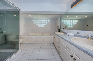 Master Bathroom1a