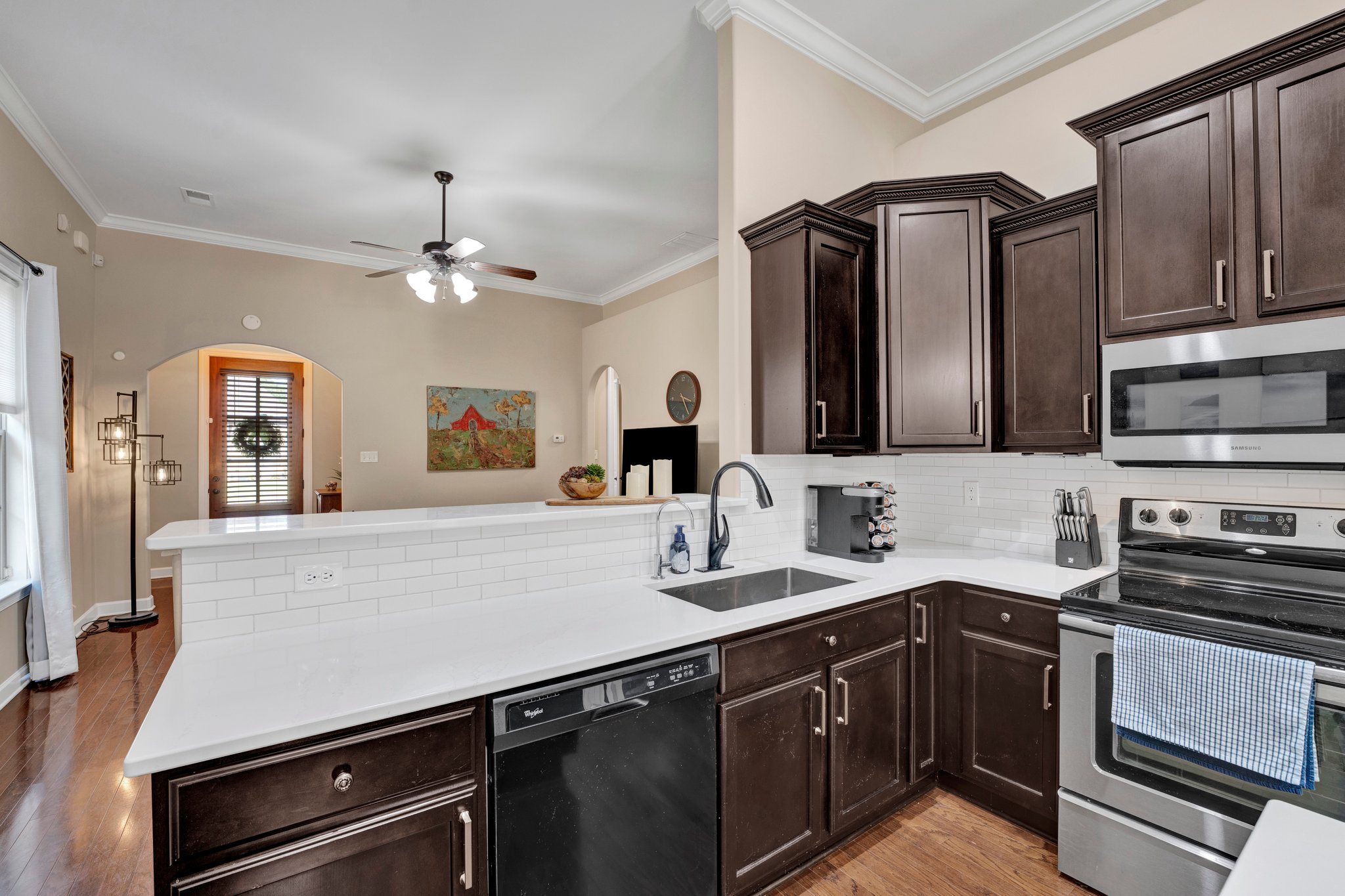 Kitchen/ Breakfast Bar