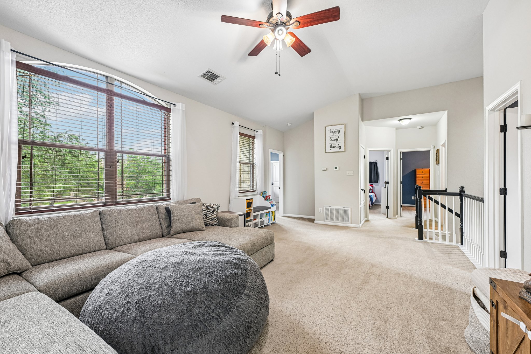 Bloomsbury Dr-S0406-011.jpg