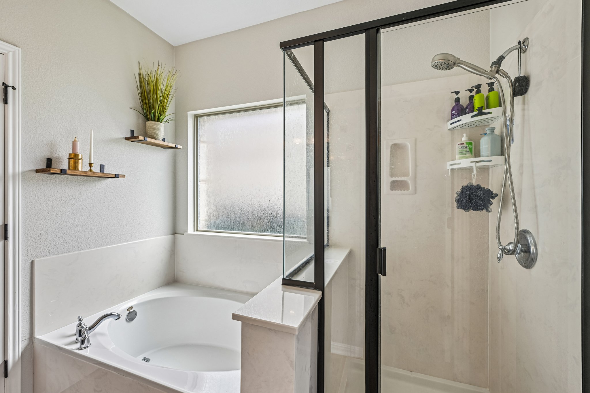 Bloomsbury Dr-S0406-026.jpg