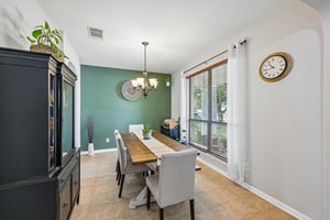 Bloomsbury Dr-S0406-013.jpg