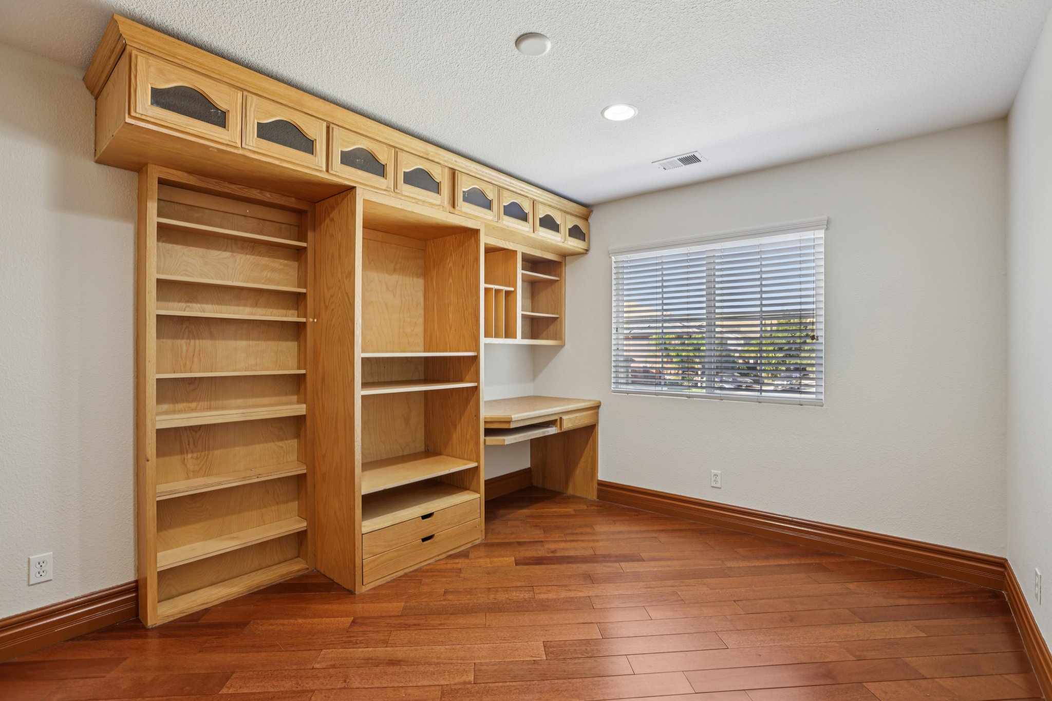 Canyon Oaks Cir-S2309-038.jpg